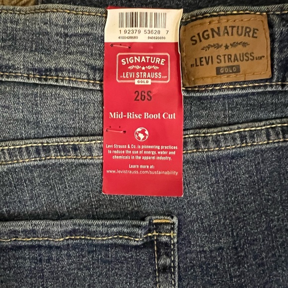 Levi Strauss Signature Mid rise bootcut Woman’s plus Size 26 short - Picture 6 of 6